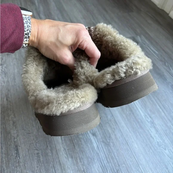 UGG Moccasin - Picture 9 of 12